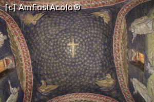 [P57] Ravenna, Mausoleo di Galla Placidia, Cupola, Simbolurile celor 4 Evangheliști Vulturul (Ioan), Omul Înaripat (Matei), Leul (Marcu), Vițelul (Luca) » foto by mprofeanu
 - 
<span class="allrVoted glyphicon glyphicon-heart hidden" id="av1348838"></span>
<a class="m-l-10 hidden" id="sv1348838" onclick="voting_Foto_DelVot(,1348838,13338)" role="button">șterge vot <span class="glyphicon glyphicon-remove"></span></a>
<a id="v91348838" class=" c-red"  onclick="voting_Foto_SetVot(1348838)" role="button"><span class="glyphicon glyphicon-heart-empty"></span> <b>LIKE</b> = Votează poza</a> <img class="hidden"  id="f1348838W9" src="/imagini/loader.gif" border="0" /><span class="AjErrMes hidden" id="e1348838ErM"></span>
