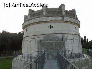 [P07] Primul etaj al mausoleului.  » foto by mihaelavoicu
 - 
<span class="allrVoted glyphicon glyphicon-heart hidden" id="av960166"></span>
<a class="m-l-10 hidden" id="sv960166" onclick="voting_Foto_DelVot(,960166,13338)" role="button">șterge vot <span class="glyphicon glyphicon-remove"></span></a>
<a id="v9960166" class=" c-red"  onclick="voting_Foto_SetVot(960166)" role="button"><span class="glyphicon glyphicon-heart-empty"></span> <b>LIKE</b> = Votează poza</a> <img class="hidden"  id="f960166W9" src="/imagini/loader.gif" border="0" /><span class="AjErrMes hidden" id="e960166ErM"></span>