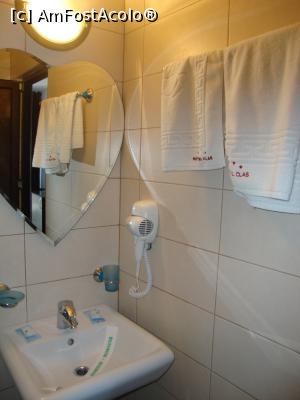 [P14] Alte dotări aflate în baia camerei de la hotelul Clas.  » foto by Floryn81
 - 
<span class="allrVoted glyphicon glyphicon-heart hidden" id="av914110"></span>
<a class="m-l-10 hidden" id="sv914110" onclick="voting_Foto_DelVot(,914110,13455)" role="button">șterge vot <span class="glyphicon glyphicon-remove"></span></a>
<a id="v9914110" class=" c-red"  onclick="voting_Foto_SetVot(914110)" role="button"><span class="glyphicon glyphicon-heart-empty"></span> <b>LIKE</b> = Votează poza</a> <img class="hidden"  id="f914110W9" src="/imagini/loader.gif" border="0" /><span class="AjErrMes hidden" id="e914110ErM"></span>