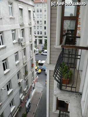 [P16] Vedere din 'mini-balcon' inspre artera principala - Cumhuriyet Cad.  » foto by TraianS
 - 
<span class="allrVoted glyphicon glyphicon-heart hidden" id="av395308"></span>
<a class="m-l-10 hidden" id="sv395308" onclick="voting_Foto_DelVot(,395308,13486)" role="button">șterge vot <span class="glyphicon glyphicon-remove"></span></a>
<a id="v9395308" class=" c-red"  onclick="voting_Foto_SetVot(395308)" role="button"><span class="glyphicon glyphicon-heart-empty"></span> <b>LIKE</b> = Votează poza</a> <img class="hidden"  id="f395308W9" src="/imagini/loader.gif" border="0" /><span class="AjErrMes hidden" id="e395308ErM"></span>