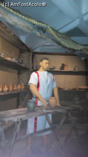 [P07] Negustor de ceramica » foto by Marcumandru
 - 
<span class="allrVoted glyphicon glyphicon-heart hidden" id="av957588"></span>
<a class="m-l-10 hidden" id="sv957588" onclick="voting_Foto_DelVot(,957588,13499)" role="button">șterge vot <span class="glyphicon glyphicon-remove"></span></a>
<a id="v9957588" class=" c-red"  onclick="voting_Foto_SetVot(957588)" role="button"><span class="glyphicon glyphicon-heart-empty"></span> <b>LIKE</b> = Votează poza</a> <img class="hidden"  id="f957588W9" src="/imagini/loader.gif" border="0" /><span class="AjErrMes hidden" id="e957588ErM"></span>