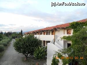 [P04] Curtea hotelului » foto by callatis06
 - 
<span class="allrVoted glyphicon glyphicon-heart hidden" id="av396418"></span>
<a class="m-l-10 hidden" id="sv396418" onclick="voting_Foto_DelVot(,396418,13515)" role="button">șterge vot <span class="glyphicon glyphicon-remove"></span></a>
<a id="v9396418" class=" c-red"  onclick="voting_Foto_SetVot(396418)" role="button"><span class="glyphicon glyphicon-heart-empty"></span> <b>LIKE</b> = Votează poza</a> <img class="hidden"  id="f396418W9" src="/imagini/loader.gif" border="0" /><span class="AjErrMes hidden" id="e396418ErM"></span>