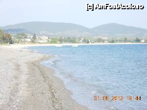 [P06] Plaja din dreptul hotelului cu vedere spre braţul Sythonia.  » foto by callatis06
 - 
<span class="allrVoted glyphicon glyphicon-heart hidden" id="av397319"></span>
<a class="m-l-10 hidden" id="sv397319" onclick="voting_Foto_DelVot(,397319,13515)" role="button">șterge vot <span class="glyphicon glyphicon-remove"></span></a>
<a id="v9397319" class=" c-red"  onclick="voting_Foto_SetVot(397319)" role="button"><span class="glyphicon glyphicon-heart-empty"></span> <b>LIKE</b> = Votează poza</a> <img class="hidden"  id="f397319W9" src="/imagini/loader.gif" border="0" /><span class="AjErrMes hidden" id="e397319ErM"></span>