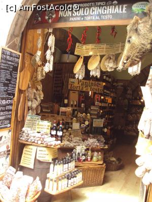 [P16] Assisi: magazin cu produse locale.  » foto by Carmen Ion
 - 
<span class="allrVoted glyphicon glyphicon-heart hidden" id="av983450"></span>
<a class="m-l-10 hidden" id="sv983450" onclick="voting_Foto_DelVot(,983450,13517)" role="button">șterge vot <span class="glyphicon glyphicon-remove"></span></a>
<a id="v9983450" class=" c-red"  onclick="voting_Foto_SetVot(983450)" role="button"><span class="glyphicon glyphicon-heart-empty"></span> <b>LIKE</b> = Votează poza</a> <img class="hidden"  id="f983450W9" src="/imagini/loader.gif" border="0" /><span class="AjErrMes hidden" id="e983450ErM"></span>