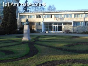[P01] Iași - Grădina Botanică "Anastasie Fătu". Bustul fondatorului. » foto by iulianic
 - 
<span class="allrVoted glyphicon glyphicon-heart hidden" id="av1349081"></span>
<a class="m-l-10 hidden" id="sv1349081" onclick="voting_Foto_DelVot(,1349081,13735)" role="button">șterge vot <span class="glyphicon glyphicon-remove"></span></a>
<a id="v91349081" class=" c-red"  onclick="voting_Foto_SetVot(1349081)" role="button"><span class="glyphicon glyphicon-heart-empty"></span> <b>LIKE</b> = Votează poza</a> <img class="hidden"  id="f1349081W9" src="/imagini/loader.gif" border="0" /><span class="AjErrMes hidden" id="e1349081ErM"></span>