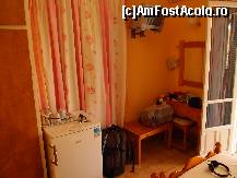 [P07] Interiorul camerei 18 din vila Sunny Garden. Unitatea de aer conditionat pozitionata langa televizor, se poate observa in coltul dreapta sus.  » foto by alexvat
 - 
<span class="allrVoted glyphicon glyphicon-heart hidden" id="av464059"></span>
<a class="m-l-10 hidden" id="sv464059" onclick="voting_Foto_DelVot(,464059,13881)" role="button">șterge vot <span class="glyphicon glyphicon-remove"></span></a>
<a id="v9464059" class=" c-red"  onclick="voting_Foto_SetVot(464059)" role="button"><span class="glyphicon glyphicon-heart-empty"></span> <b>LIKE</b> = Votează poza</a> <img class="hidden"  id="f464059W9" src="/imagini/loader.gif" border="0" /><span class="AjErrMes hidden" id="e464059ErM"></span>
