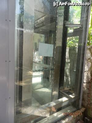 [P09] Bella Vista Hotel- liftul de sticlă, care uşurează accesul spre camere.  » foto by Cris
 - 
<span class="allrVoted glyphicon glyphicon-heart hidden" id="av464484"></span>
<a class="m-l-10 hidden" id="sv464484" onclick="voting_Foto_DelVot(,464484,13918)" role="button">șterge vot <span class="glyphicon glyphicon-remove"></span></a>
<a id="v9464484" class=" c-red"  onclick="voting_Foto_SetVot(464484)" role="button"><span class="glyphicon glyphicon-heart-empty"></span> <b>LIKE</b> = Votează poza</a> <img class="hidden"  id="f464484W9" src="/imagini/loader.gif" border="0" /><span class="AjErrMes hidden" id="e464484ErM"></span>