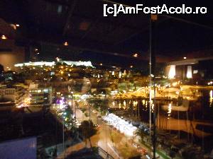 [P04] Fotografie nocturna facuta prin peretele de sticla de la Roof Garden, ce-i drept, nu prea clara (mea culpa).  » foto by adialexe
 - 
<span class="allrVoted glyphicon glyphicon-heart hidden" id="av640123"></span>
<a class="m-l-10 hidden" id="sv640123" onclick="voting_Foto_DelVot(,640123,13949)" role="button">șterge vot <span class="glyphicon glyphicon-remove"></span></a>
<a id="v9640123" class=" c-red"  onclick="voting_Foto_SetVot(640123)" role="button"><span class="glyphicon glyphicon-heart-empty"></span> <b>LIKE</b> = Votează poza</a> <img class="hidden"  id="f640123W9" src="/imagini/loader.gif" border="0" /><span class="AjErrMes hidden" id="e640123ErM"></span>