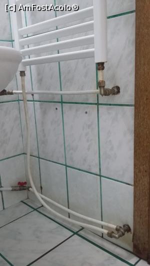 [P11] Caloriferul din baie avea pierderi » foto by fregata
 - 
<span class="allrVoted glyphicon glyphicon-heart hidden" id="av1304434"></span>
<a class="m-l-10 hidden" id="sv1304434" onclick="voting_Foto_DelVot(,1304434,13957)" role="button">șterge vot <span class="glyphicon glyphicon-remove"></span></a>
<a id="v91304434" class=" c-red"  onclick="voting_Foto_SetVot(1304434)" role="button"><span class="glyphicon glyphicon-heart-empty"></span> <b>LIKE</b> = Votează poza</a> <img class="hidden"  id="f1304434W9" src="/imagini/loader.gif" border="0" /><span class="AjErrMes hidden" id="e1304434ErM"></span>
