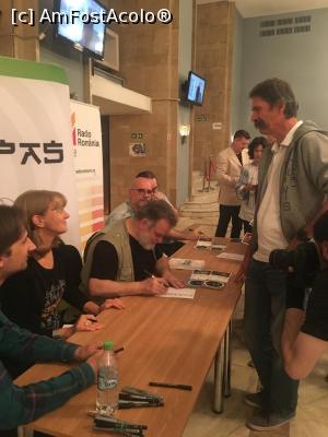 [P06] „Andrieș iese la pensie” - concert la Sala Radio 13 oct. 2019 / sesiunea de autografe » foto by Dragoș_MD
 - 
<span class="allrVoted glyphicon glyphicon-heart hidden" id="av1116959"></span>
<a class="m-l-10 hidden" id="sv1116959" onclick="voting_Foto_DelVot(,1116959,13958)" role="button">șterge vot <span class="glyphicon glyphicon-remove"></span></a>
<a id="v91116959" class=" c-red"  onclick="voting_Foto_SetVot(1116959)" role="button"><span class="glyphicon glyphicon-heart-empty"></span> <b>LIKE</b> = Votează poza</a> <img class="hidden"  id="f1116959W9" src="/imagini/loader.gif" border="0" /><span class="AjErrMes hidden" id="e1116959ErM"></span>