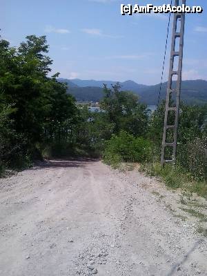 [P03] Drumul de acces spre pensiune.  » foto by Dragoș_MD
 - 
<span class="allrVoted glyphicon glyphicon-heart hidden" id="av436020"></span>
<a class="m-l-10 hidden" id="sv436020" onclick="voting_Foto_DelVot(,436020,14031)" role="button">șterge vot <span class="glyphicon glyphicon-remove"></span></a>
<a id="v9436020" class=" c-red"  onclick="voting_Foto_SetVot(436020)" role="button"><span class="glyphicon glyphicon-heart-empty"></span> <b>LIKE</b> = Votează poza</a> <img class="hidden"  id="f436020W9" src="/imagini/loader.gif" border="0" /><span class="AjErrMes hidden" id="e436020ErM"></span>