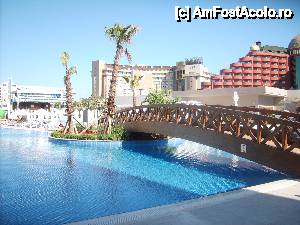 [P05] Grand Park Lara - se afla peste drum de Delphin Palace. Are plaja privata aflaata intre Delphin Palace si Delphin Imperial cu beach bar si sezlonguri free.  » foto by Andox
 - 
<span class="allrVoted glyphicon glyphicon-heart hidden" id="av425615"></span>
<a class="m-l-10 hidden" id="sv425615" onclick="voting_Foto_DelVot(,425615,14038)" role="button">șterge vot <span class="glyphicon glyphicon-remove"></span></a>
<a id="v9425615" class=" c-red"  onclick="voting_Foto_SetVot(425615)" role="button"><span class="glyphicon glyphicon-heart-empty"></span> <b>LIKE</b> = Votează poza</a> <img class="hidden"  id="f425615W9" src="/imagini/loader.gif" border="0" /><span class="AjErrMes hidden" id="e425615ErM"></span>