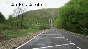 [P09] Si inca un detaliu pentru drumul catre Sarmisegetusa Regia - desi soseaua deja e stricata, drumul are de-a parcari 'fără număr', deși sunt amenajate în zone fără nici o relevanță (nu e nici de 'belle vue', nici de vizitat ceva în zonă, nimic!).  » foto by Miriam
 - 
<span class="allrVoted glyphicon glyphicon-heart hidden" id="av731537"></span>
<a class="m-l-10 hidden" id="sv731537" onclick="voting_Foto_DelVot(,731537,14143)" role="button">șterge vot <span class="glyphicon glyphicon-remove"></span></a>
<a id="v9731537" class=" c-red"  onclick="voting_Foto_SetVot(731537)" role="button"><span class="glyphicon glyphicon-heart-empty"></span> <b>LIKE</b> = Votează poza</a> <img class="hidden"  id="f731537W9" src="/imagini/loader.gif" border="0" /><span class="AjErrMes hidden" id="e731537ErM"></span>