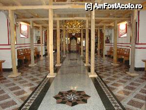 [P122] Mănăstirea Zosin: pronaosul din Biserica cu triplu hram (Adormirea Maicii Domnului, Izvorul Tămăduirii și Duminica Tuturor Sfinților Români)  » foto by mariana.olaru
 - 
<span class="allrVoted glyphicon glyphicon-heart hidden" id="av421240"></span>
<a class="m-l-10 hidden" id="sv421240" onclick="voting_Foto_DelVot(,421240,14160)" role="button">șterge vot <span class="glyphicon glyphicon-remove"></span></a>
<a id="v9421240" class=" c-red"  onclick="voting_Foto_SetVot(421240)" role="button"><span class="glyphicon glyphicon-heart-empty"></span> <b>LIKE</b> = Votează poza</a> <img class="hidden"  id="f421240W9" src="/imagini/loader.gif" border="0" /><span class="AjErrMes hidden" id="e421240ErM"></span>