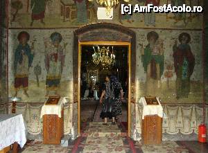 [P31] Mănăstirea Vorona: Biserica Nașterea Maicii Domnului, pronaosul » foto by mariana.olaru
 - 
<span class="allrVoted glyphicon glyphicon-heart hidden" id="av421038"></span>
<a class="m-l-10 hidden" id="sv421038" onclick="voting_Foto_DelVot(,421038,14160)" role="button">șterge vot <span class="glyphicon glyphicon-remove"></span></a>
<a id="v9421038" class=" c-red"  onclick="voting_Foto_SetVot(421038)" role="button"><span class="glyphicon glyphicon-heart-empty"></span> <b>LIKE</b> = Votează poza</a> <img class="hidden"  id="f421038W9" src="/imagini/loader.gif" border="0" /><span class="AjErrMes hidden" id="e421038ErM"></span>
