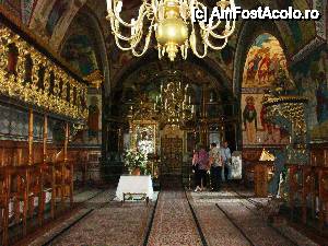 [P32] Mănăstirea Vorona: Biserica Nașterea Maicii Domnului, naosul » foto by mariana.olaru
 - 
<span class="allrVoted glyphicon glyphicon-heart hidden" id="av421039"></span>
<a class="m-l-10 hidden" id="sv421039" onclick="voting_Foto_DelVot(,421039,14160)" role="button">șterge vot <span class="glyphicon glyphicon-remove"></span></a>
<a id="v9421039" class=" c-red"  onclick="voting_Foto_SetVot(421039)" role="button"><span class="glyphicon glyphicon-heart-empty"></span> <b>LIKE</b> = Votează poza</a> <img class="hidden"  id="f421039W9" src="/imagini/loader.gif" border="0" /><span class="AjErrMes hidden" id="e421039ErM"></span>