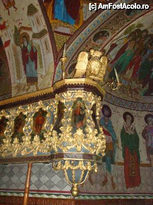 [P34] Mănăstirea Vorona: interior Biserica Nașterea Maicii Domnului cu amvonul făurit de Vladimir Machedon » foto by mariana.olaru
 - 
<span class="allrVoted glyphicon glyphicon-heart hidden" id="av421042"></span>
<a class="m-l-10 hidden" id="sv421042" onclick="voting_Foto_DelVot(,421042,14160)" role="button">șterge vot <span class="glyphicon glyphicon-remove"></span></a>
<a id="v9421042" class=" c-red"  onclick="voting_Foto_SetVot(421042)" role="button"><span class="glyphicon glyphicon-heart-empty"></span> <b>LIKE</b> = Votează poza</a> <img class="hidden"  id="f421042W9" src="/imagini/loader.gif" border="0" /><span class="AjErrMes hidden" id="e421042ErM"></span>