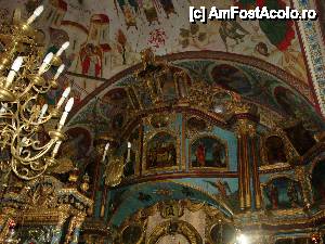 [P35] Mănăstirea Vorona: interior Biserica Nașterea Maicii Domnului cu catapeteasma și pictura realizate de Vladimir Machedon » foto by mariana.olaru
 - 
<span class="allrVoted glyphicon glyphicon-heart hidden" id="av421044"></span>
<a class="m-l-10 hidden" id="sv421044" onclick="voting_Foto_DelVot(,421044,14160)" role="button">șterge vot <span class="glyphicon glyphicon-remove"></span></a>
<a id="v9421044" class=" c-red"  onclick="voting_Foto_SetVot(421044)" role="button"><span class="glyphicon glyphicon-heart-empty"></span> <b>LIKE</b> = Votează poza</a> <img class="hidden"  id="f421044W9" src="/imagini/loader.gif" border="0" /><span class="AjErrMes hidden" id="e421044ErM"></span>