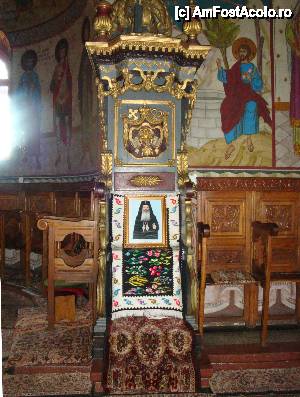 [P37] Mănăstirea Vorona: interior Biserica Nașterea Maicii Domnului cu jilțul arhieresc » foto by mariana.olaru
 - 
<span class="allrVoted glyphicon glyphicon-heart hidden" id="av421049"></span>
<a class="m-l-10 hidden" id="sv421049" onclick="voting_Foto_DelVot(,421049,14160)" role="button">șterge vot <span class="glyphicon glyphicon-remove"></span></a>
<a id="v9421049" class=" c-red"  onclick="voting_Foto_SetVot(421049)" role="button"><span class="glyphicon glyphicon-heart-empty"></span> <b>LIKE</b> = Votează poza</a> <img class="hidden"  id="f421049W9" src="/imagini/loader.gif" border="0" /><span class="AjErrMes hidden" id="e421049ErM"></span>