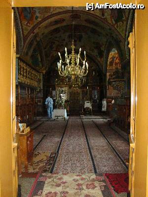 [P42] Mănăstirea Vorona: interior Biserica Nașterea Maicii Domnului (vedere de la intrarea în naos)  » foto by mariana.olaru
 - 
<span class="allrVoted glyphicon glyphicon-heart hidden" id="av421060"></span>
<a class="m-l-10 hidden" id="sv421060" onclick="voting_Foto_DelVot(,421060,14160)" role="button">șterge vot <span class="glyphicon glyphicon-remove"></span></a>
<a id="v9421060" class=" c-red"  onclick="voting_Foto_SetVot(421060)" role="button"><span class="glyphicon glyphicon-heart-empty"></span> <b>LIKE</b> = Votează poza</a> <img class="hidden"  id="f421060W9" src="/imagini/loader.gif" border="0" /><span class="AjErrMes hidden" id="e421060ErM"></span>