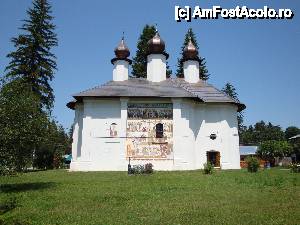 [P44] Mănăstirea Vorona: prim plan lateral cu Biserica Adormirea Maicii Domnului » foto by mariana.olaru
 - 
<span class="allrVoted glyphicon glyphicon-heart hidden" id="av421063"></span>
<a class="m-l-10 hidden" id="sv421063" onclick="voting_Foto_DelVot(,421063,14160)" role="button">șterge vot <span class="glyphicon glyphicon-remove"></span></a>
<a id="v9421063" class=" c-red"  onclick="voting_Foto_SetVot(421063)" role="button"><span class="glyphicon glyphicon-heart-empty"></span> <b>LIKE</b> = Votează poza</a> <img class="hidden"  id="f421063W9" src="/imagini/loader.gif" border="0" /><span class="AjErrMes hidden" id="e421063ErM"></span>