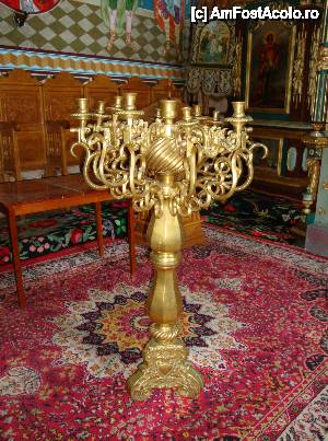 [P50] Mănăstirea Vorona: Biserica Adormirea Maicii Domnului- sfeșnic Împărătesc » foto by mariana.olaru
 - 
<span class="allrVoted glyphicon glyphicon-heart hidden" id="av421075"></span>
<a class="m-l-10 hidden" id="sv421075" onclick="voting_Foto_DelVot(,421075,14160)" role="button">șterge vot <span class="glyphicon glyphicon-remove"></span></a>
<a id="v9421075" class=" c-red"  onclick="voting_Foto_SetVot(421075)" role="button"><span class="glyphicon glyphicon-heart-empty"></span> <b>LIKE</b> = Votează poza</a> <img class="hidden"  id="f421075W9" src="/imagini/loader.gif" border="0" /><span class="AjErrMes hidden" id="e421075ErM"></span>