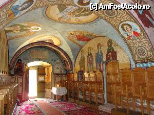 [P53] Mănăstirea Vorona: pronaos Biserica Adormirea Maicii Domnului » foto by mariana.olaru
 - 
<span class="allrVoted glyphicon glyphicon-heart hidden" id="av421080"></span>
<a class="m-l-10 hidden" id="sv421080" onclick="voting_Foto_DelVot(,421080,14160)" role="button">șterge vot <span class="glyphicon glyphicon-remove"></span></a>
<a id="v9421080" class=" c-red"  onclick="voting_Foto_SetVot(421080)" role="button"><span class="glyphicon glyphicon-heart-empty"></span> <b>LIKE</b> = Votează poza</a> <img class="hidden"  id="f421080W9" src="/imagini/loader.gif" border="0" /><span class="AjErrMes hidden" id="e421080ErM"></span>