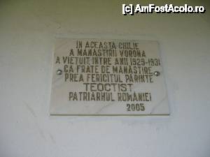 [P57] Mănăstirea Vorona: plăcuța comemorativă de la ușa fostei chilii a Patriarhului Teoctist » foto by mariana.olaru
 - 
<span class="allrVoted glyphicon glyphicon-heart hidden" id="av421091"></span>
<a class="m-l-10 hidden" id="sv421091" onclick="voting_Foto_DelVot(,421091,14160)" role="button">șterge vot <span class="glyphicon glyphicon-remove"></span></a>
<a id="v9421091" class=" c-red"  onclick="voting_Foto_SetVot(421091)" role="button"><span class="glyphicon glyphicon-heart-empty"></span> <b>LIKE</b> = Votează poza</a> <img class="hidden"  id="f421091W9" src="/imagini/loader.gif" border="0" /><span class="AjErrMes hidden" id="e421091ErM"></span>