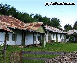 [P14] Chiliile cele mai vechi ale mănăstirii aflate în stare mare de degradare datorită părăsirii și alunecărilor de teren - Mănăstirea Agafton.  » foto by tata123 🔱
 - 
<span class="allrVoted glyphicon glyphicon-heart hidden" id="av587707"></span>
<a class="m-l-10 hidden" id="sv587707" onclick="voting_Foto_DelVot(,587707,14160)" role="button">șterge vot <span class="glyphicon glyphicon-remove"></span></a>
<a id="v9587707" class=" c-red"  onclick="voting_Foto_SetVot(587707)" role="button"><span class="glyphicon glyphicon-heart-empty"></span> <b>LIKE</b> = Votează poza</a> <img class="hidden"  id="f587707W9" src="/imagini/loader.gif" border="0" /><span class="AjErrMes hidden" id="e587707ErM"></span>