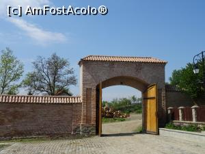 [P02] Poartă de acces - parcarea ansamblului monahal - Mănăstirea Coșula » foto by tata123 🔱
 - 
<span class="allrVoted glyphicon glyphicon-heart hidden" id="av967196"></span>
<a class="m-l-10 hidden" id="sv967196" onclick="voting_Foto_DelVot(,967196,14160)" role="button">șterge vot <span class="glyphicon glyphicon-remove"></span></a>
<a id="v9967196" class=" c-red"  onclick="voting_Foto_SetVot(967196)" role="button"><span class="glyphicon glyphicon-heart-empty"></span> <b>LIKE</b> = Votează poza</a> <img class="hidden"  id="f967196W9" src="/imagini/loader.gif" border="0" /><span class="AjErrMes hidden" id="e967196ErM"></span>