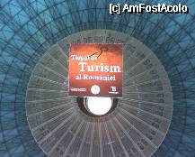 [P23] Afisul targului agatat de domul cupolei. » foto by Dragoș_MD
 - 
<span class="allrVoted glyphicon glyphicon-heart hidden" id="av59416"></span>
<a class="m-l-10 hidden" id="sv59416" onclick="voting_Foto_DelVot(,59416,14175)" role="button">șterge vot <span class="glyphicon glyphicon-remove"></span></a>
<a id="v959416" class=" c-red"  onclick="voting_Foto_SetVot(59416)" role="button"><span class="glyphicon glyphicon-heart-empty"></span> <b>LIKE</b> = Votează poza</a> <img class="hidden"  id="f59416W9" src="/imagini/loader.gif" border="0" /><span class="AjErrMes hidden" id="e59416ErM"></span>