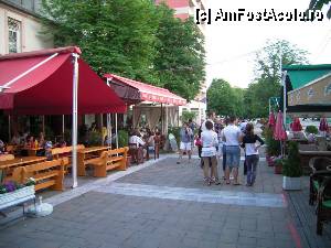 [P08] Sandanski - Piața Bulgaria, terasele (deși era o seară din timpul săptămânii, erau destul de mulți clienți)  » foto by Dragoș_MD
 - 
<span class="allrVoted glyphicon glyphicon-heart hidden" id="av422847"></span>
<a class="m-l-10 hidden" id="sv422847" onclick="voting_Foto_DelVot(,422847,14189)" role="button">șterge vot <span class="glyphicon glyphicon-remove"></span></a>
<a id="v9422847" class=" c-red"  onclick="voting_Foto_SetVot(422847)" role="button"><span class="glyphicon glyphicon-heart-empty"></span> <b>LIKE</b> = Votează poza</a> <img class="hidden"  id="f422847W9" src="/imagini/loader.gif" border="0" /><span class="AjErrMes hidden" id="e422847ErM"></span>