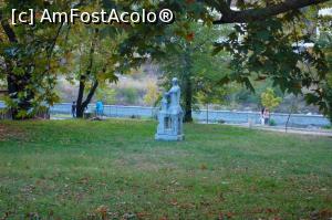 [P04] Parcul municipal „Sveti vraci” Sandaski - statui » foto by Dragoș_MD
 - 
<span class="allrVoted glyphicon glyphicon-heart hidden" id="av814957"></span>
<a class="m-l-10 hidden" id="sv814957" onclick="voting_Foto_DelVot(,814957,14189)" role="button">șterge vot <span class="glyphicon glyphicon-remove"></span></a>
<a id="v9814957" class=" c-red"  onclick="voting_Foto_SetVot(814957)" role="button"><span class="glyphicon glyphicon-heart-empty"></span> <b>LIKE</b> = Votează poza</a> <img class="hidden"  id="f814957W9" src="/imagini/loader.gif" border="0" /><span class="AjErrMes hidden" id="e814957ErM"></span>