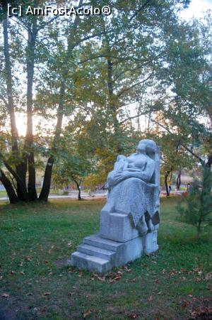 [P06] Parcul municipal „Sveti vraci” Sandaski - statui » foto by Dragoș_MD
 - 
<span class="allrVoted glyphicon glyphicon-heart hidden" id="av814959"></span>
<a class="m-l-10 hidden" id="sv814959" onclick="voting_Foto_DelVot(,814959,14189)" role="button">șterge vot <span class="glyphicon glyphicon-remove"></span></a>
<a id="v9814959" class=" c-red"  onclick="voting_Foto_SetVot(814959)" role="button"><span class="glyphicon glyphicon-heart-empty"></span> <b>LIKE</b> = Votează poza</a> <img class="hidden"  id="f814959W9" src="/imagini/loader.gif" border="0" /><span class="AjErrMes hidden" id="e814959ErM"></span>