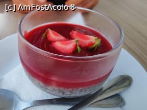 [P10] Terasa Coral - delicioasa budincă cu chia și căpșuni » foto by crismis
 - 
<span class="allrVoted glyphicon glyphicon-heart hidden" id="av1500152"></span>
<a class="m-l-10 hidden" id="sv1500152" onclick="voting_Foto_DelVot(,1500152,14190)" role="button">șterge vot <span class="glyphicon glyphicon-remove"></span></a>
<a id="v91500152" class=" c-red"  onclick="voting_Foto_SetVot(1500152)" role="button"><span class="glyphicon glyphicon-heart-empty"></span> <b>LIKE</b> = Votează poza</a> <img class="hidden"  id="f1500152W9" src="/imagini/loader.gif" border="0" /><span class="AjErrMes hidden" id="e1500152ErM"></span>