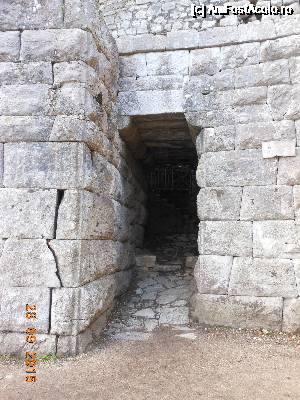 [P30] Butrint - Poarta Lacului.  » foto by iulianic
 - 
<span class="allrVoted glyphicon glyphicon-heart hidden" id="av689470"></span>
<a class="m-l-10 hidden" id="sv689470" onclick="voting_Foto_DelVot(,689470,14195)" role="button">șterge vot <span class="glyphicon glyphicon-remove"></span></a>
<a id="v9689470" class=" c-red"  onclick="voting_Foto_SetVot(689470)" role="button"><span class="glyphicon glyphicon-heart-empty"></span> <b>LIKE</b> = Votează poza</a> <img class="hidden"  id="f689470W9" src="/imagini/loader.gif" border="0" /><span class="AjErrMes hidden" id="e689470ErM"></span>