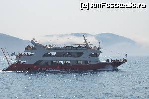 [P02] Din port am plecat si cu vaporul Kotogiorgis Cruises, care a avut acelasi traseu. Am trecut si printr-o portiune cu ceata.  » foto by didona_stelea
 - 
<span class="allrVoted glyphicon glyphicon-heart hidden" id="av635945"></span>
<a class="m-l-10 hidden" id="sv635945" onclick="voting_Foto_DelVot(,635945,14195)" role="button">șterge vot <span class="glyphicon glyphicon-remove"></span></a>
<a id="v9635945" class=" c-red"  onclick="voting_Foto_SetVot(635945)" role="button"><span class="glyphicon glyphicon-heart-empty"></span> <b>LIKE</b> = Votează poza</a> <img class="hidden"  id="f635945W9" src="/imagini/loader.gif" border="0" /><span class="AjErrMes hidden" id="e635945ErM"></span>