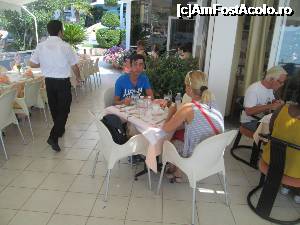 [P55] Saranda/Albania. Servim masa la Restaurantul Paradiso chiar pe malul marii. Avem apoi timp de o ora si jumatate pentru a vizita ce se poate din oras.  » foto by ovidiuyepi
 - 
<span class="allrVoted glyphicon glyphicon-heart hidden" id="av698994"></span>
<a class="m-l-10 hidden" id="sv698994" onclick="voting_Foto_DelVot(,698994,14195)" role="button">șterge vot <span class="glyphicon glyphicon-remove"></span></a>
<a id="v9698994" class=" c-red"  onclick="voting_Foto_SetVot(698994)" role="button"><span class="glyphicon glyphicon-heart-empty"></span> <b>LIKE</b> = Votează poza</a> <img class="hidden"  id="f698994W9" src="/imagini/loader.gif" border="0" /><span class="AjErrMes hidden" id="e698994ErM"></span>