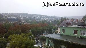[P11] Budapesta, Hotel Budapest: Ultima noapte a vacanţei, imagine din cameră. Vremea se mohorâse, dar porneam spre casă.  » foto by Aqvila
 - 
<span class="allrVoted glyphicon glyphicon-heart hidden" id="av676666"></span>
<a class="m-l-10 hidden" id="sv676666" onclick="voting_Foto_DelVot(,676666,14241)" role="button">șterge vot <span class="glyphicon glyphicon-remove"></span></a>
<a id="v9676666" class=" c-red"  onclick="voting_Foto_SetVot(676666)" role="button"><span class="glyphicon glyphicon-heart-empty"></span> <b>LIKE</b> = Votează poza</a> <img class="hidden"  id="f676666W9" src="/imagini/loader.gif" border="0" /><span class="AjErrMes hidden" id="e676666ErM"></span>