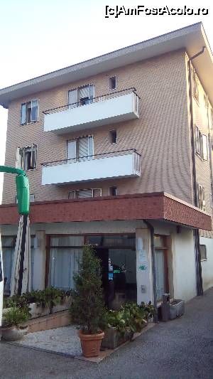 [P03] Padova, Hotel Resi, sau coşmarul de două nopţi.  » foto by Aqvila
 - 
<span class="allrVoted glyphicon glyphicon-heart hidden" id="av676643"></span>
<a class="m-l-10 hidden" id="sv676643" onclick="voting_Foto_DelVot(,676643,14241)" role="button">șterge vot <span class="glyphicon glyphicon-remove"></span></a>
<a id="v9676643" class=" c-red"  onclick="voting_Foto_SetVot(676643)" role="button"><span class="glyphicon glyphicon-heart-empty"></span> <b>LIKE</b> = Votează poza</a> <img class="hidden"  id="f676643W9" src="/imagini/loader.gif" border="0" /><span class="AjErrMes hidden" id="e676643ErM"></span>