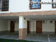 [P11] Asa arata locul de parcare la hotel 4 ASZ Deluxe Apartman Gyula. Sub camera si acoperit.  » foto by ARA
 - 
<span class="allrVoted glyphicon glyphicon-heart hidden" id="av426207"></span>
<a class="m-l-10 hidden" id="sv426207" onclick="voting_Foto_DelVot(,426207,14276)" role="button">șterge vot <span class="glyphicon glyphicon-remove"></span></a>
<a id="v9426207" class=" c-red"  onclick="voting_Foto_SetVot(426207)" role="button"><span class="glyphicon glyphicon-heart-empty"></span> <b>LIKE</b> = Votează poza</a> <img class="hidden"  id="f426207W9" src="/imagini/loader.gif" border="0" /><span class="AjErrMes hidden" id="e426207ErM"></span>