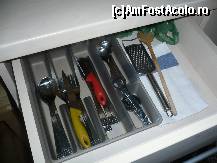[P12] Sertar din chicineta, 4 ASZ Deluxe Apartman, Gyula.  » foto by ARA
 - 
<span class="allrVoted glyphicon glyphicon-heart hidden" id="av426208"></span>
<a class="m-l-10 hidden" id="sv426208" onclick="voting_Foto_DelVot(,426208,14276)" role="button">șterge vot <span class="glyphicon glyphicon-remove"></span></a>
<a id="v9426208" class=" c-red"  onclick="voting_Foto_SetVot(426208)" role="button"><span class="glyphicon glyphicon-heart-empty"></span> <b>LIKE</b> = Votează poza</a> <img class="hidden"  id="f426208W9" src="/imagini/loader.gif" border="0" /><span class="AjErrMes hidden" id="e426208ErM"></span>