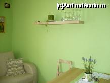 [P04] Interior camera, pe polita pahare de diverse tipuri. 
4 ASZ Deluxe Apartman, Gyula.  » foto by ARA
 - 
<span class="allrVoted glyphicon glyphicon-heart hidden" id="av426199"></span>
<a class="m-l-10 hidden" id="sv426199" onclick="voting_Foto_DelVot(,426199,14276)" role="button">șterge vot <span class="glyphicon glyphicon-remove"></span></a>
<a id="v9426199" class=" c-red"  onclick="voting_Foto_SetVot(426199)" role="button"><span class="glyphicon glyphicon-heart-empty"></span> <b>LIKE</b> = Votează poza</a> <img class="hidden"  id="f426199W9" src="/imagini/loader.gif" border="0" /><span class="AjErrMes hidden" id="e426199ErM"></span>