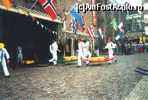 [P06] Alkmaar -transportatorii de branza cu ,,sanii de lemn''se duc la waag -casa cantarului » foto by mireille
 - 
<span class="allrVoted glyphicon glyphicon-heart hidden" id="av428001"></span>
<a class="m-l-10 hidden" id="sv428001" onclick="voting_Foto_DelVot(,428001,14304)" role="button">șterge vot <span class="glyphicon glyphicon-remove"></span></a>
<a id="v9428001" class=" c-red"  onclick="voting_Foto_SetVot(428001)" role="button"><span class="glyphicon glyphicon-heart-empty"></span> <b>LIKE</b> = Votează poza</a> <img class="hidden"  id="f428001W9" src="/imagini/loader.gif" border="0" /><span class="AjErrMes hidden" id="e428001ErM"></span>