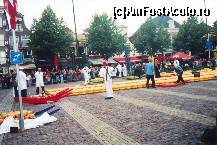 [P07] Alkmaar-domnii in halate albe si multimea de turisti gura casca la inghesuiala sa vada show-ul-alti actori functionari » foto by mireille
 - 
<span class="allrVoted glyphicon glyphicon-heart hidden" id="av428002"></span>
<a class="m-l-10 hidden" id="sv428002" onclick="voting_Foto_DelVot(,428002,14304)" role="button">șterge vot <span class="glyphicon glyphicon-remove"></span></a>
<a id="v9428002" class=" c-red"  onclick="voting_Foto_SetVot(428002)" role="button"><span class="glyphicon glyphicon-heart-empty"></span> <b>LIKE</b> = Votează poza</a> <img class="hidden"  id="f428002W9" src="/imagini/loader.gif" border="0" /><span class="AjErrMes hidden" id="e428002ErM"></span>