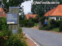 [P14] Azincourt - muzeul si faimosul ”Keep right” » foto by makuy*
 - 
<span class="allrVoted glyphicon glyphicon-heart hidden" id="av428670"></span>
<a class="m-l-10 hidden" id="sv428670" onclick="voting_Foto_DelVot(,428670,14314)" role="button">șterge vot <span class="glyphicon glyphicon-remove"></span></a>
<a id="v9428670" class=" c-red"  onclick="voting_Foto_SetVot(428670)" role="button"><span class="glyphicon glyphicon-heart-empty"></span> <b>LIKE</b> = Votează poza</a> <img class="hidden"  id="f428670W9" src="/imagini/loader.gif" border="0" /><span class="AjErrMes hidden" id="e428670ErM"></span>