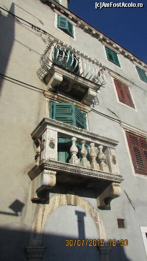 [P37] Sibenik, balcoane veneţiene » foto by crismis
 - 
<span class="allrVoted glyphicon glyphicon-heart hidden" id="av675307"></span>
<a class="m-l-10 hidden" id="sv675307" onclick="voting_Foto_DelVot(,675307,14336)" role="button">șterge vot <span class="glyphicon glyphicon-remove"></span></a>
<a id="v9675307" class=" c-red"  onclick="voting_Foto_SetVot(675307)" role="button"><span class="glyphicon glyphicon-heart-empty"></span> <b>LIKE</b> = Votează poza</a> <img class="hidden"  id="f675307W9" src="/imagini/loader.gif" border="0" /><span class="AjErrMes hidden" id="e675307ErM"></span>