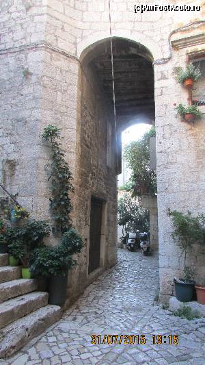 [P61] Trogir » foto by crismis
 - 
<span class="allrVoted glyphicon glyphicon-heart hidden" id="av675345"></span>
<a class="m-l-10 hidden" id="sv675345" onclick="voting_Foto_DelVot(,675345,14336)" role="button">șterge vot <span class="glyphicon glyphicon-remove"></span></a>
<a id="v9675345" class=" c-red"  onclick="voting_Foto_SetVot(675345)" role="button"><span class="glyphicon glyphicon-heart-empty"></span> <b>LIKE</b> = Votează poza</a> <img class="hidden"  id="f675345W9" src="/imagini/loader.gif" border="0" /><span class="AjErrMes hidden" id="e675345ErM"></span>