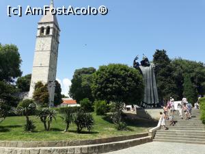 [P17] Palatul lui Dioclețian - statuia lui Grigore de Nin, erou national croat care a recomandat Bisericii să folosească limba slavonă în locul celei latine, ceea ce a deranjat Roma la vremea aceea (sec 19).  » foto by Aurici
 - 
<span class="allrVoted glyphicon glyphicon-heart hidden" id="av1025216"></span>
<a class="m-l-10 hidden" id="sv1025216" onclick="voting_Foto_DelVot(,1025216,14336)" role="button">șterge vot <span class="glyphicon glyphicon-remove"></span></a>
<a id="v91025216" class=" c-red"  onclick="voting_Foto_SetVot(1025216)" role="button"><span class="glyphicon glyphicon-heart-empty"></span> <b>LIKE</b> = Votează poza</a> <img class="hidden"  id="f1025216W9" src="/imagini/loader.gif" border="0" /><span class="AjErrMes hidden" id="e1025216ErM"></span>