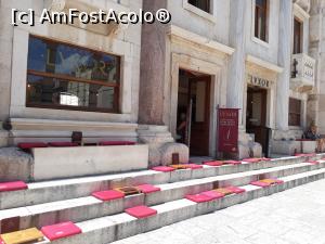 [P06] Palatul lui Dioclețian - barul amenajat foarte ingenios pe treptele palatului.  » foto by Aurici
 - 
<span class="allrVoted glyphicon glyphicon-heart hidden" id="av1025205"></span>
<a class="m-l-10 hidden" id="sv1025205" onclick="voting_Foto_DelVot(,1025205,14336)" role="button">șterge vot <span class="glyphicon glyphicon-remove"></span></a>
<a id="v91025205" class=" c-red"  onclick="voting_Foto_SetVot(1025205)" role="button"><span class="glyphicon glyphicon-heart-empty"></span> <b>LIKE</b> = Votează poza</a> <img class="hidden"  id="f1025205W9" src="/imagini/loader.gif" border="0" /><span class="AjErrMes hidden" id="e1025205ErM"></span>